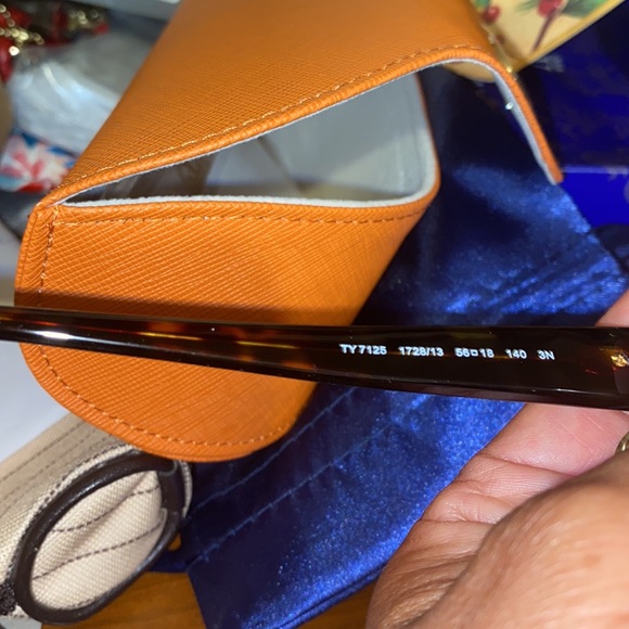 “HOST PICK” Tory Burch Sunglasses - Picture 9 of 10